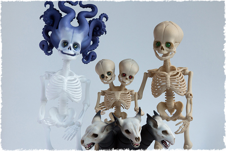 Шарнирные скелеты. Семейное фото кукол Скелеты.